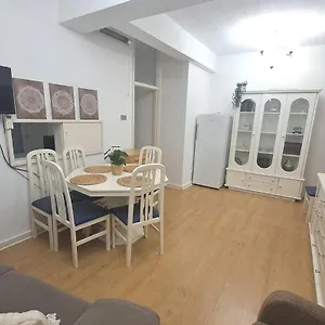  Apartment Location 2 Bed2 Bath W/lift In Town!