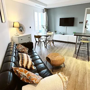  Apartment Stunning Centre Penthouse With Private Balcony - Grand House